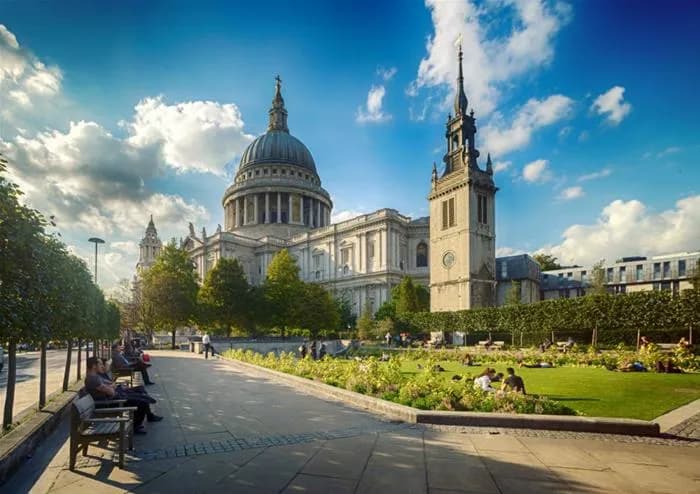 Hop-on Hop-off London Bus Tour & St Paul’s Cathedral and free walking tour - Image 8