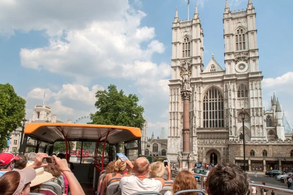 Hop-on Hop-off London Bus Tour & St Paul’s Cathedral and free walking tour - Image 5